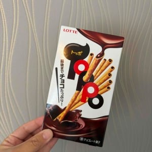 お菓子の空き箱が流行ってるアイテムに変わる！「触り心地最高」「クセになる」【試したくなる活用術】