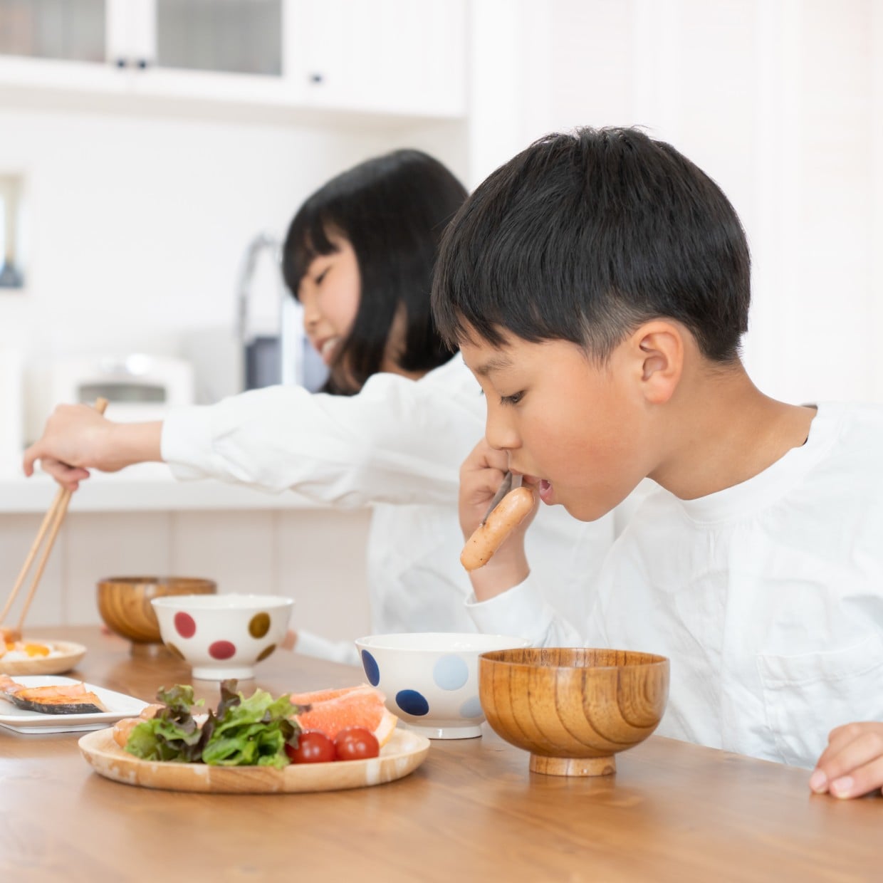  「食べ盛りの子がいる家庭」の“栄養バランスもコスパも叶える”【常備しておきたい食材5つ】 