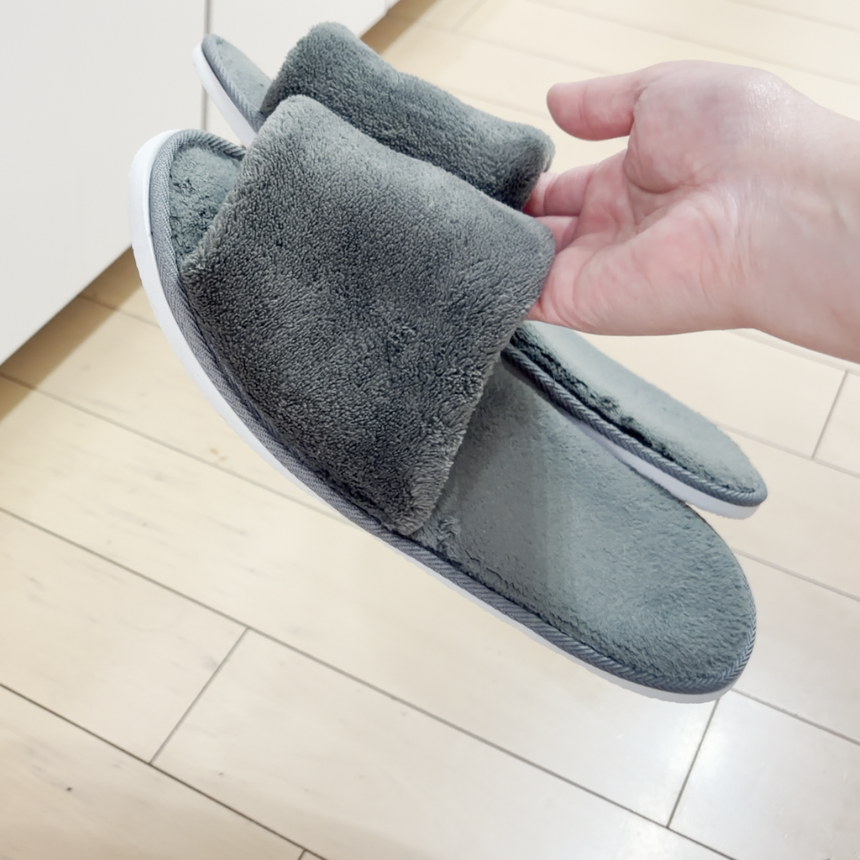  床だけ拭いて終わってない？「スリッパの裏」も整える4ステップの【足元セット掃除】 