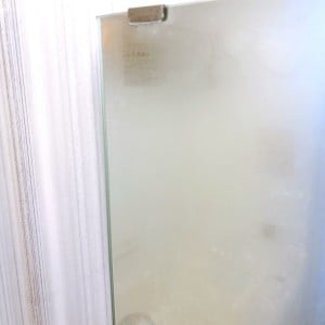 「浴室の鏡」が曇りにくくなる！シャンプーを使った裏ワザを試してみた結果「入浴中にさっとできた」