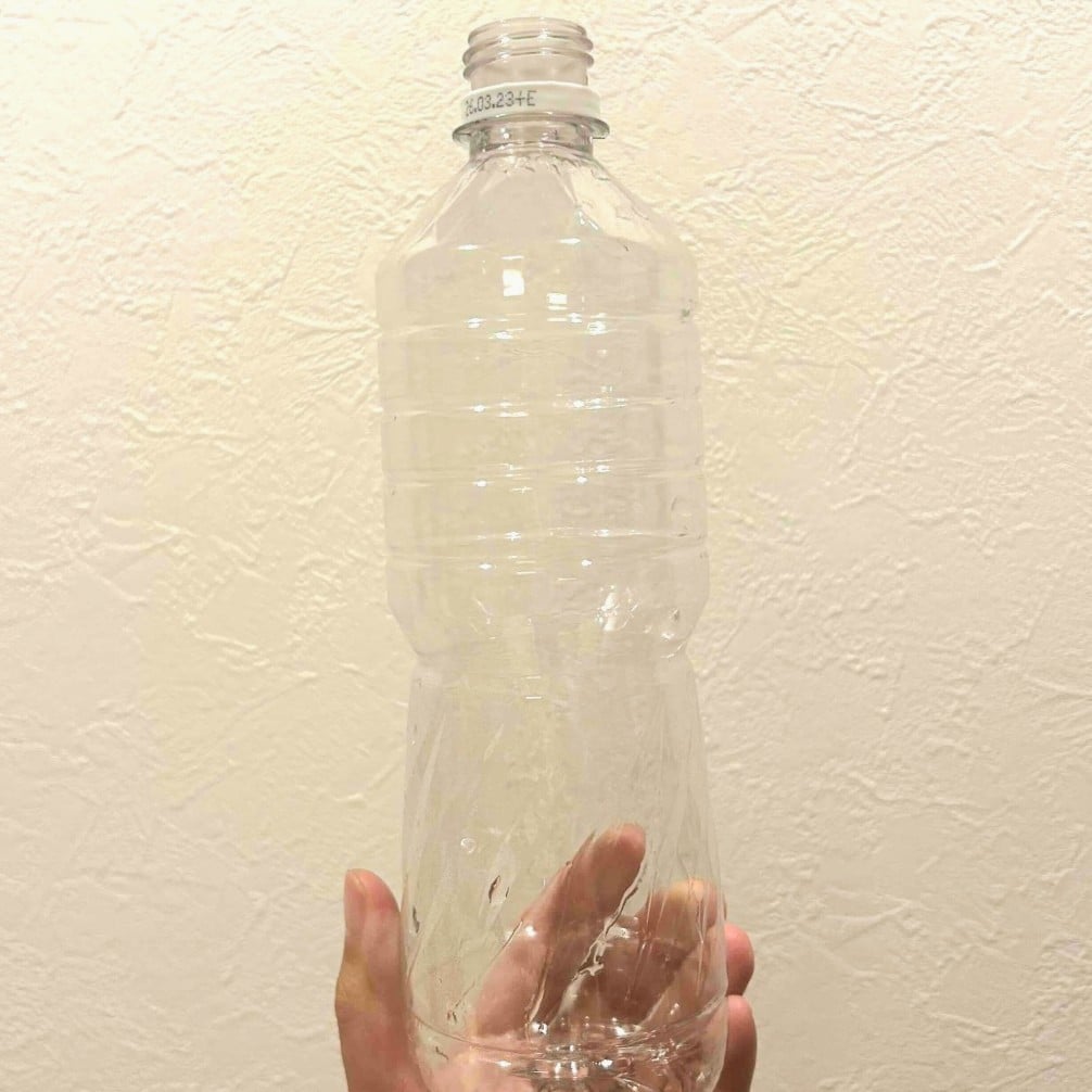  ペットボトルを捨てる前に！切る・穴をあける活用法が便利【ペットボトル活用術3選】 