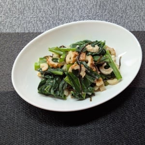「小松菜」がどんどん食べられる！ちくわと和えるだけの簡単サラダ「帰宅後10分でできる」
