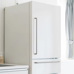 「電気代が高い人」が無意識にやっている“冷蔵庫のNG習慣”3つ「便利だからつい」「気をつける」