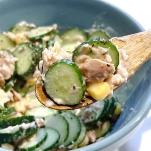 【夏野菜の1分クッキング】マヨと酢でさっぱり！きゅうと缶詰具材を混ぜるだけの“彩りサラダ”