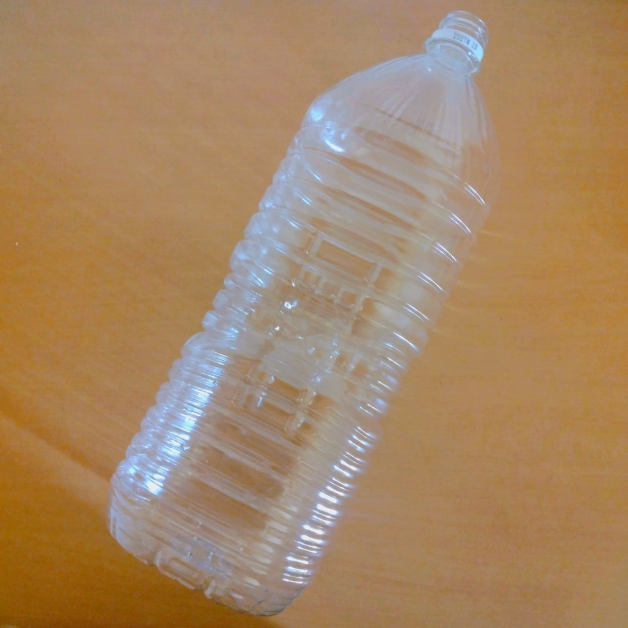  ペットボトルを半分に切って【冷蔵庫】に入れてみて！「ピッタリ入った」「取り出しやすい」【活用術3選】 