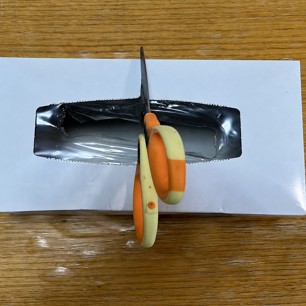 ティッシュの空き箱を半分に切ると「サッと取り出せる」「残量がひと目でわかる」【トイレ収納術3選】