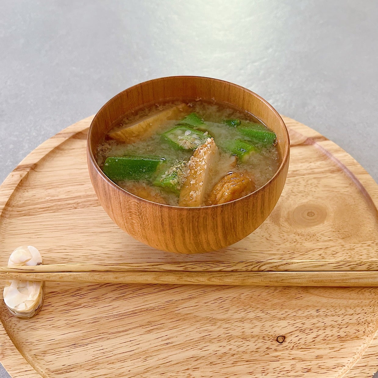  夏の「みそ汁」に2つ入れるだけ！食物繊維やたんぱく質も摂れるレシピ【夏バテしにくい身体に】 