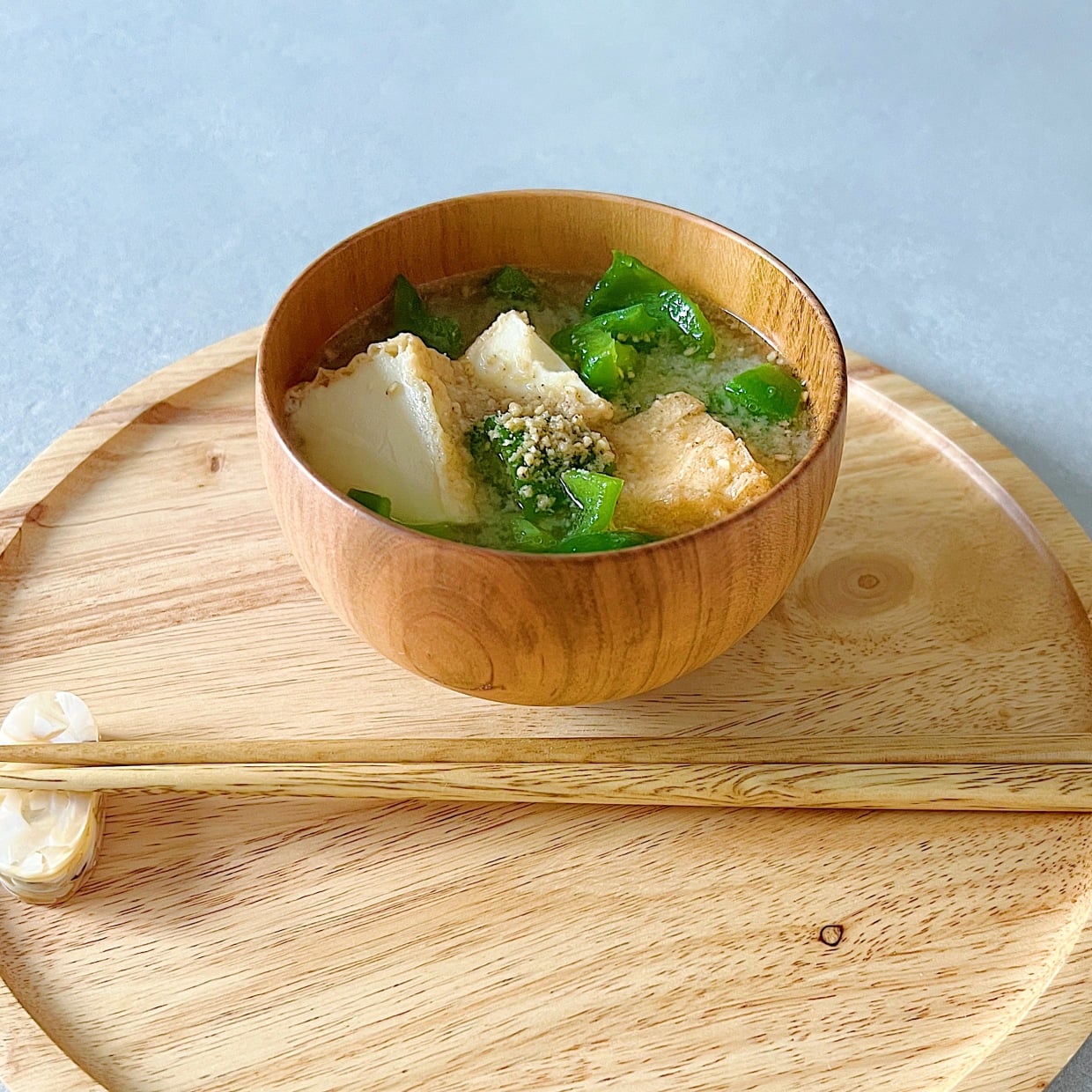 夏の「みそ汁」に2つ混ぜるだけ！ビタミンCとたんぱく質もとれるレシピ｜発酵食品マイスターが解説 
