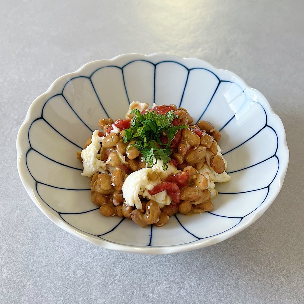  朝「納豆」に2つ混ぜるだけ！夏の肌がよろこぶレシピ｜発酵食品マイスターが解説 