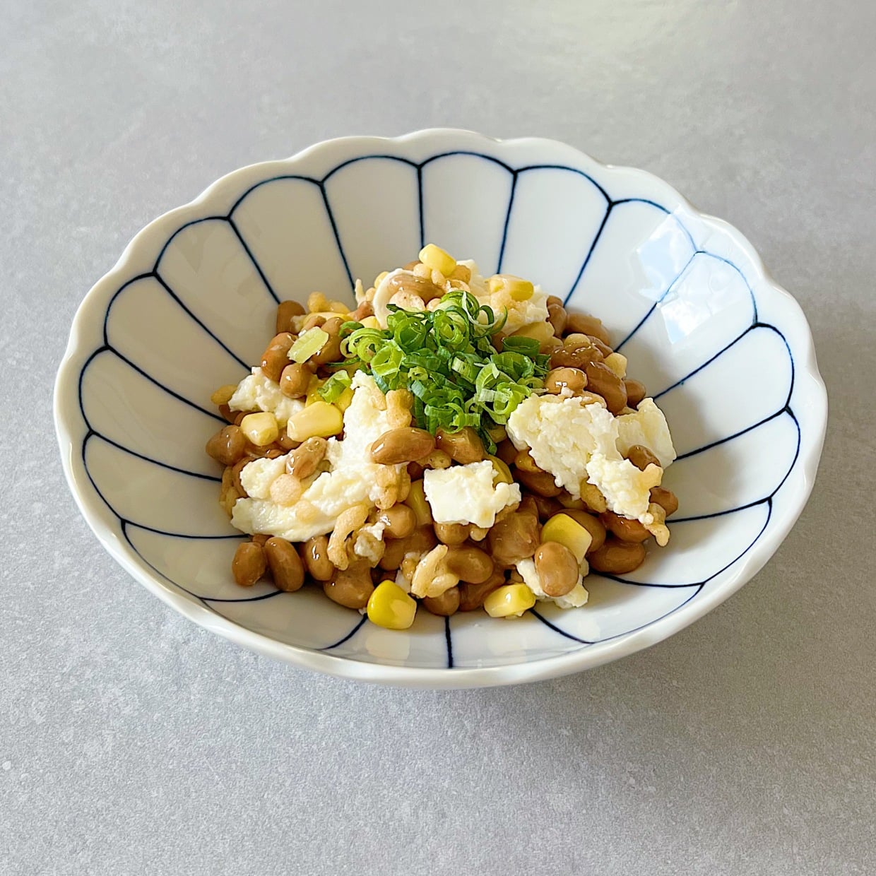  朝「納豆」に2つ混ぜるだけ！たんぱく質や食物繊維もとれるレシピ｜発酵食品マイスターが解説 