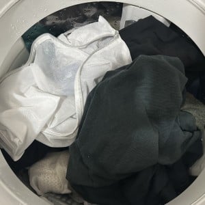 なぜか洗濯後に洗濯ネットから服が出てる…。【意外な原因3つ】