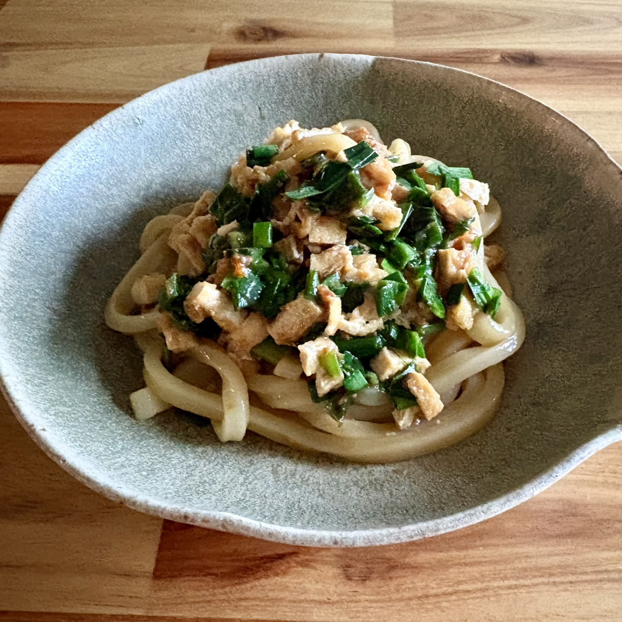 冷凍うどんと具材をレンジでチンするだけ！汁なし肉味噌うどん【夏休みの昼ごはん】