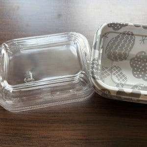 食べ終わったお弁当のふた、捨てずに工作してみたら週末の楽しみが増えました