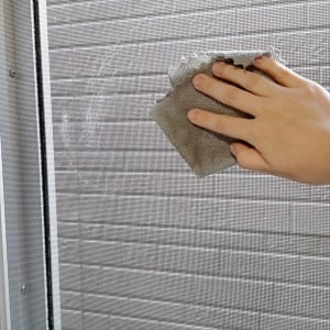 網戸掃除は「下から上」が正解？ お掃除スペシャリストが教えるラクになる拭き方