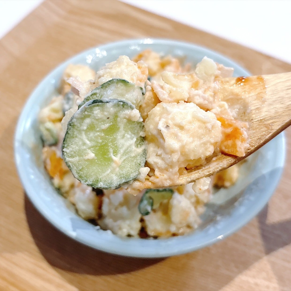 「マヨネーズだけじゃない」「小さじ1足すだけ」いつもの"ポテトサラダ"が秒でなくなったアレンジレシピ