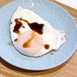 「クセになりそう」目玉焼きに合う調味料の提案。【週5で目玉焼きを食べる主婦が直伝】