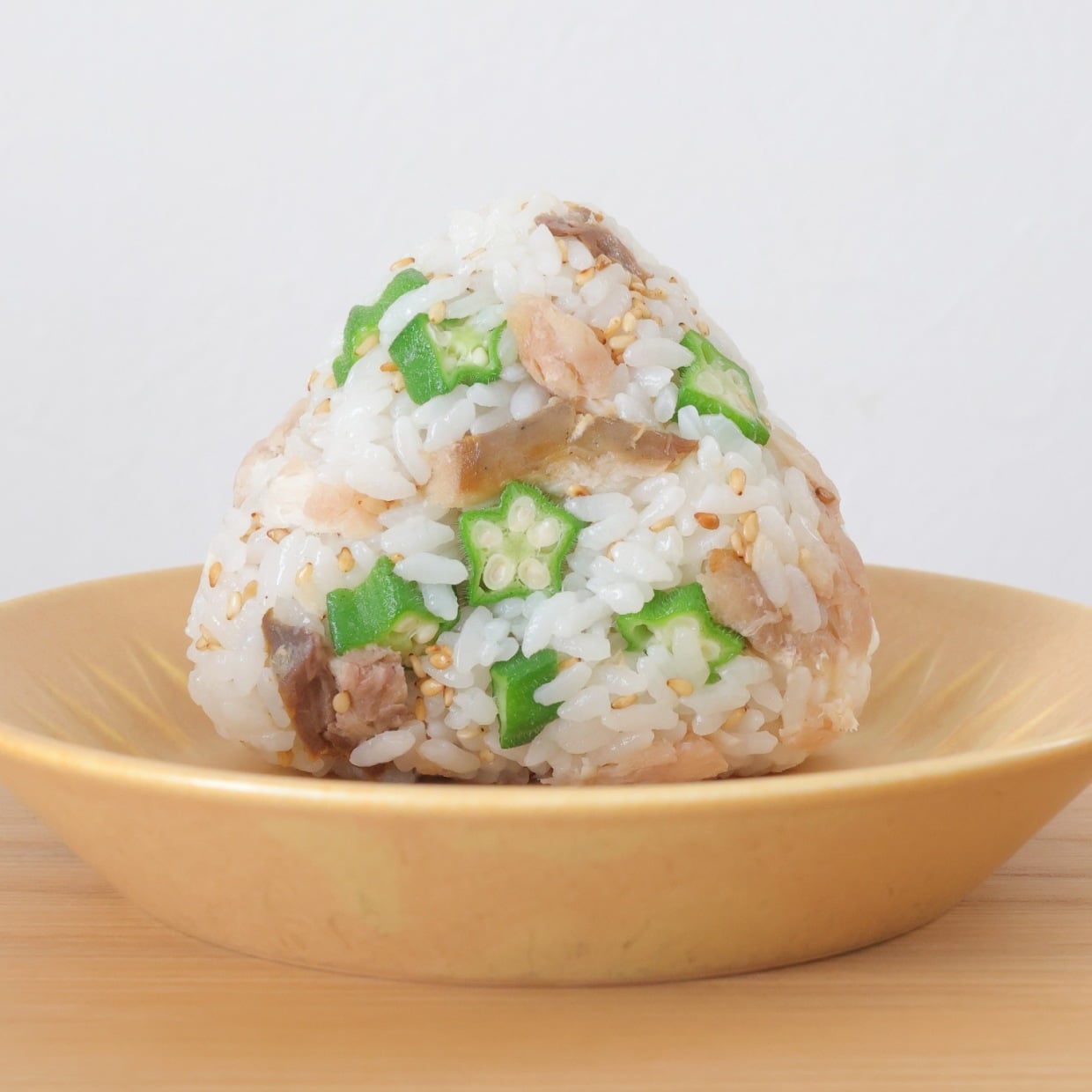 朝「おにぎり」に3つ混ぜるだけ！タンパク質もとれる組み合わせ【夏休みのおにぎり】 