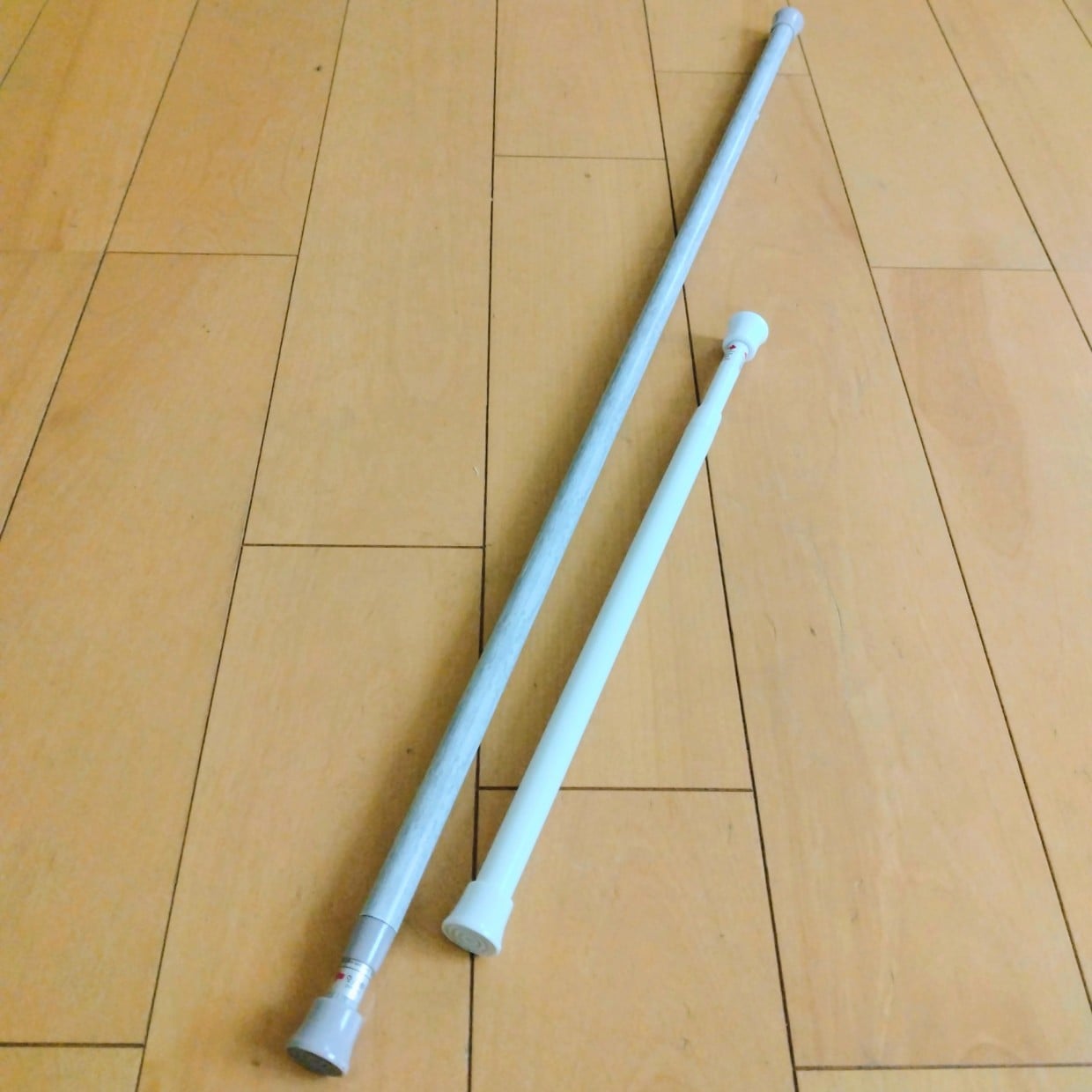  自宅で忘れられた「突っ張り棒」はキッチンで再活躍するのか…「実際に試したら」「かなり使いやすい」 