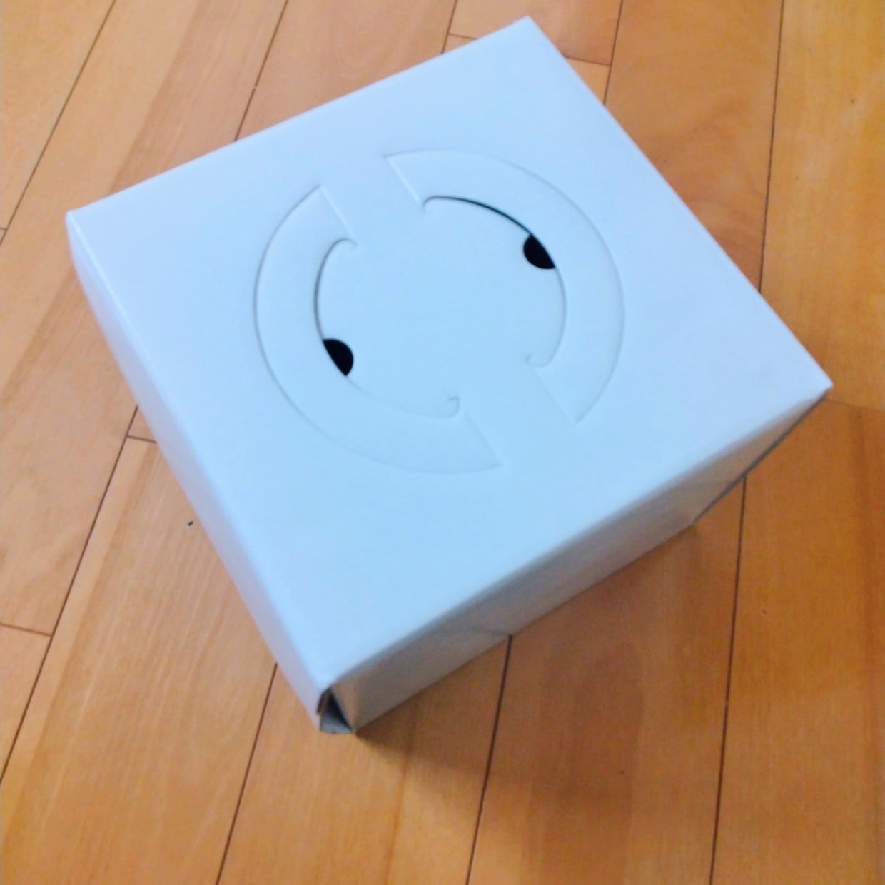  一時保管場所にぴったり!?食べ終わった「正方形のケーキの箱」に入れてみたら【便利だったもの3つ】 