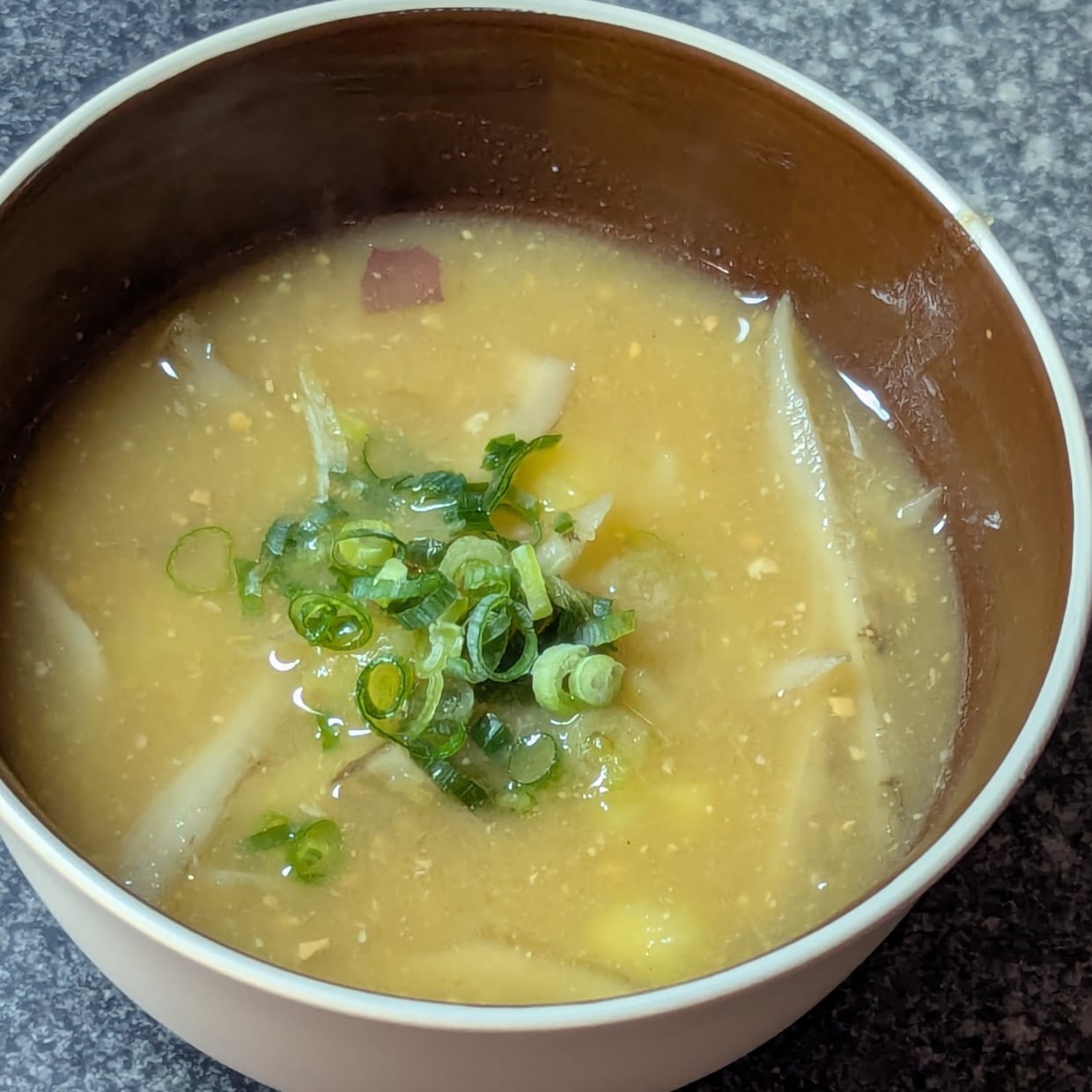 秋の「みそ汁」に2つ入れるだけ！贅沢な味わいに変わる「食べる味噌汁」
