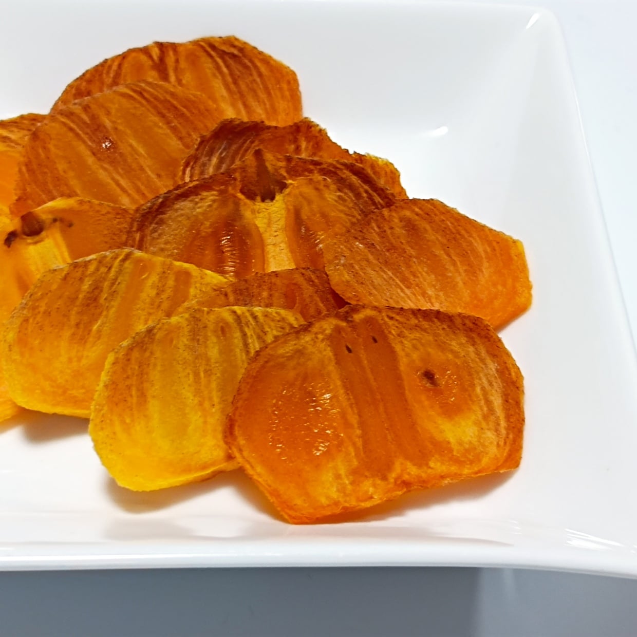 「柿」は生で食べるだけじゃもったいない！オーブンで作れる“自家製干し柿”は甘みがギュッと凝縮！