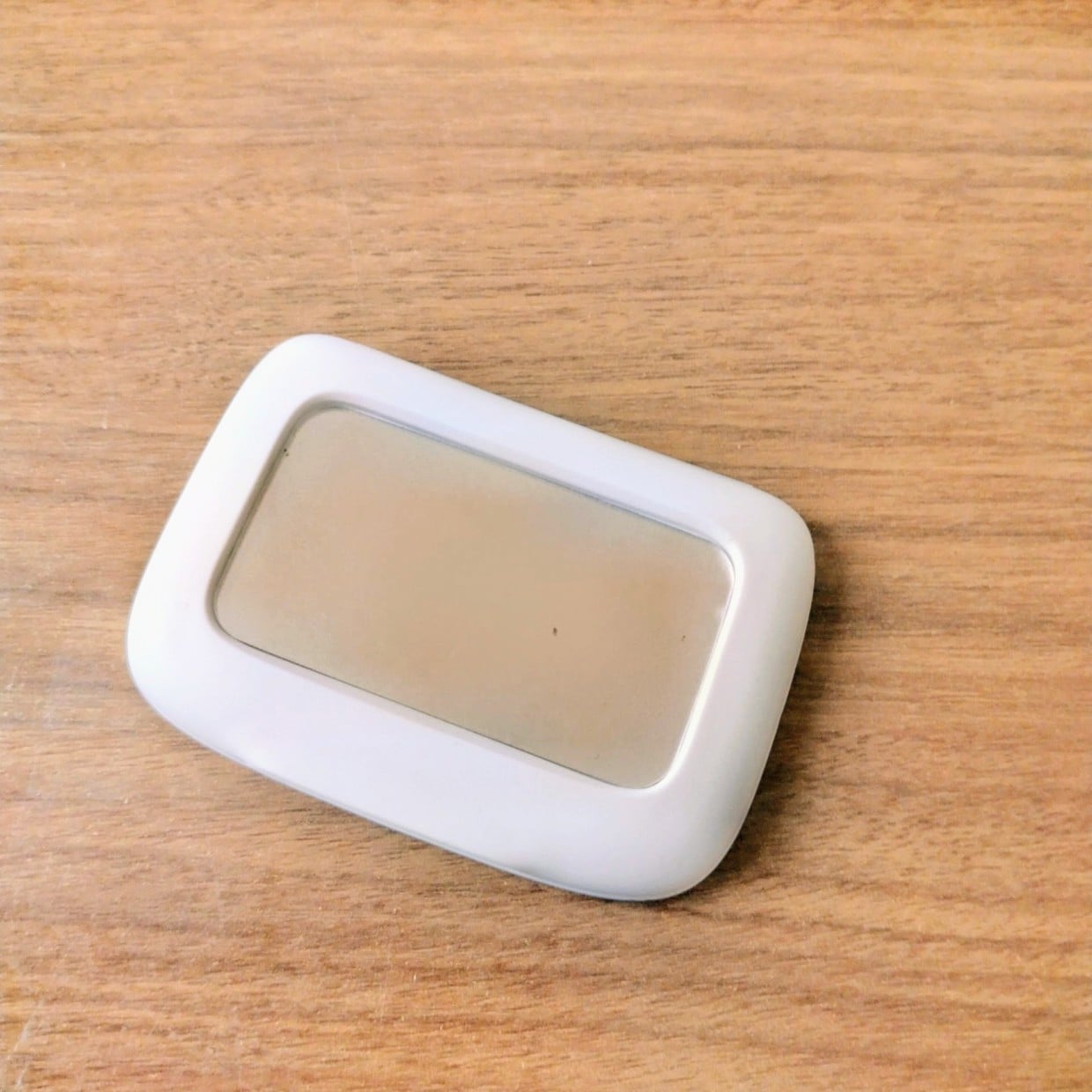  ダイソー「ウェットシートのフタ」をノートに貼ってみたら感動「場所を取らないサイズ」「持ち運びに便利」 