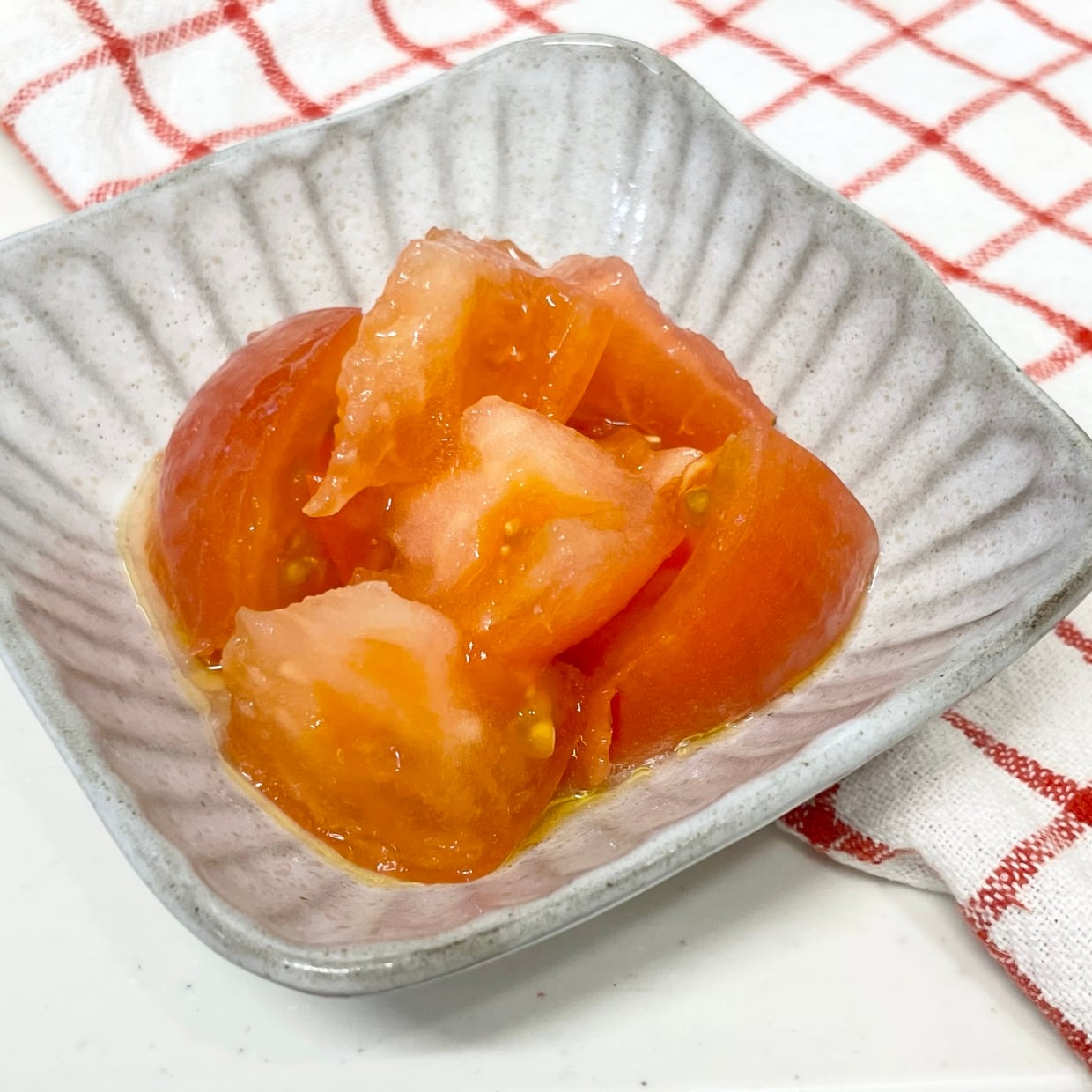 いつもの「トマト」がごちそうに変わる！「小さじ2」の意外な調味料｜食育実践プランナーが解説