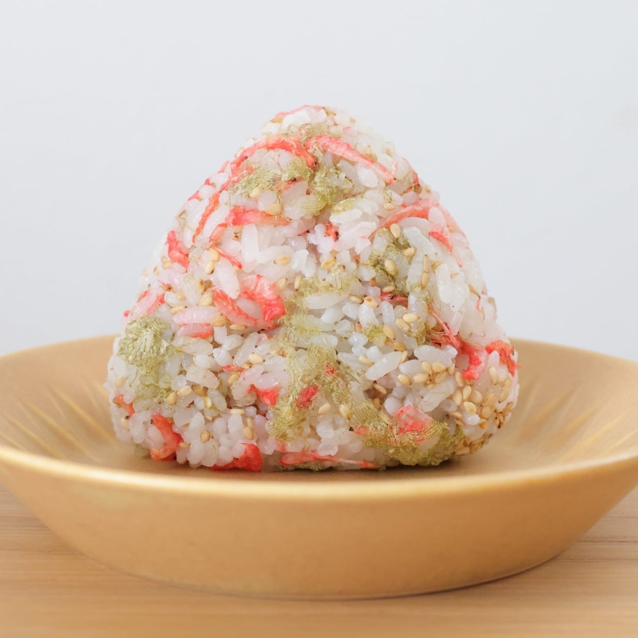 朝「おにぎり」に3つ入れるだけ！食物繊維やたんぱく質、カルシウムも摂れるアレンジ