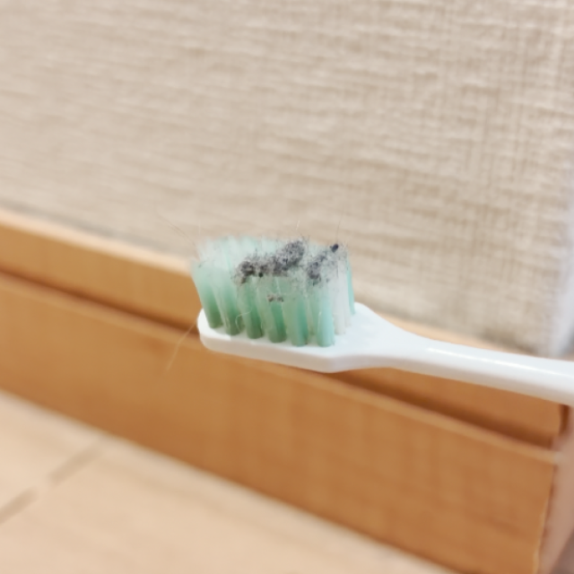  取れた汚れにびっくり。掃除のプロが教える「巾木」にたまったホコリの【意外な掃除法】くすみがすっきり！ 