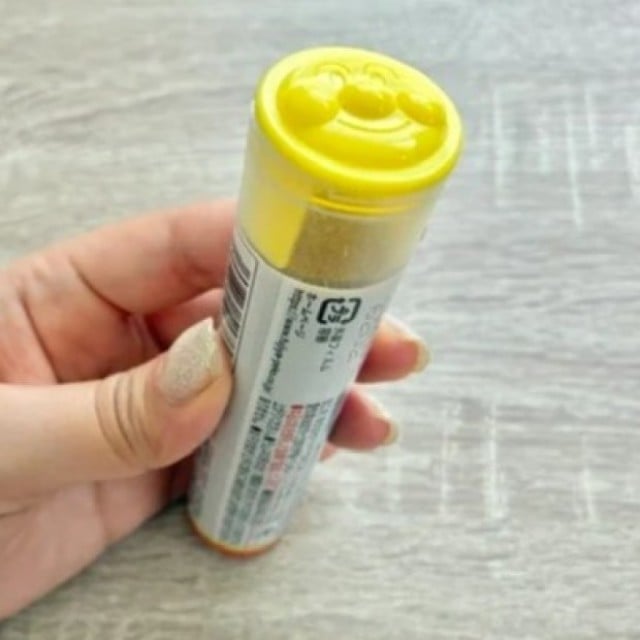  「アンパンマンラムネ」の空き容器に入れたらぴったり！便利な再利用ワザ「非常時用に持ち歩きたい」 