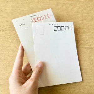 地味に助かる…。敷くだけで掃除の手間を減らせる！「不要なハガキ」の活用アイデア「思いつかなかった」
