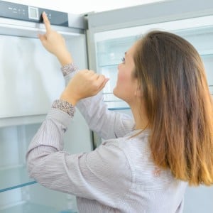 ボタン1つで変わる。年間2,000円近く差が出る【冷蔵庫の節電ポイント】「ずっと同じにしてた…」