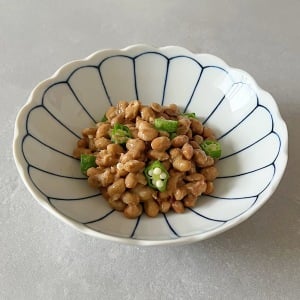 朝「納豆」に2つ混ぜるだけ！食物繊維もとれる腸がよろこぶレシピ｜発酵食品マイスターが解説