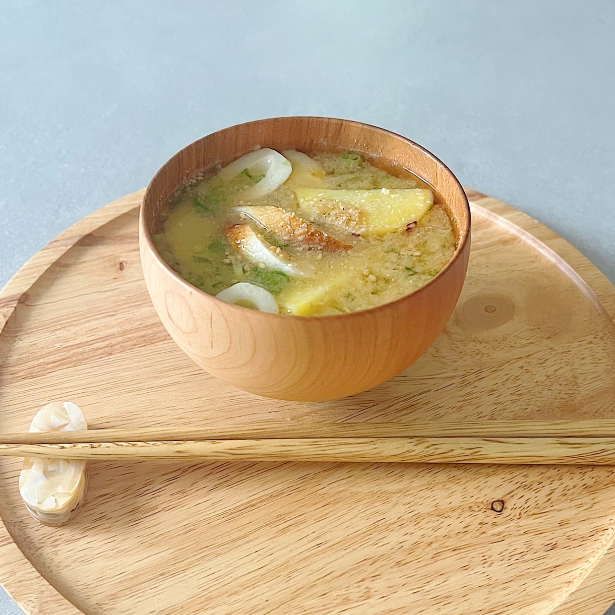 いつもの「みそ汁」に入れると肌がよろこぶ。“ビタミンCがたっぷりの食材”｜発酵食品マイスターが解説
