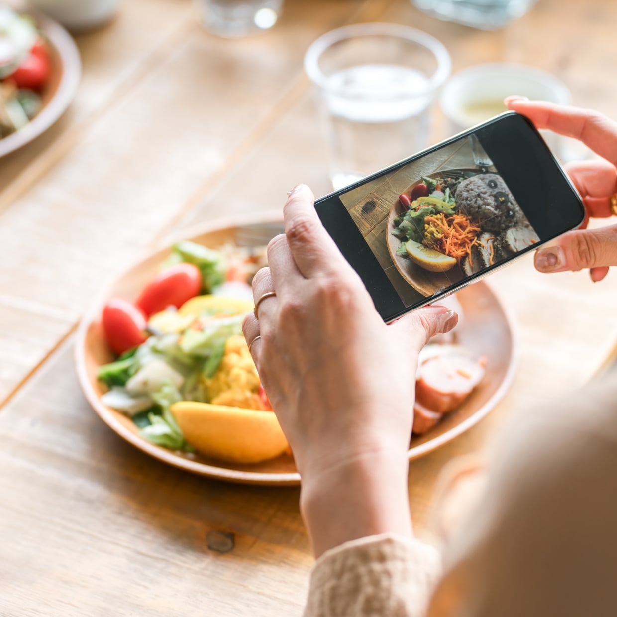  【iPhone】写真がいつもうまく撮れない…。“写真が上手な人っぽく見える”構図のコツ 