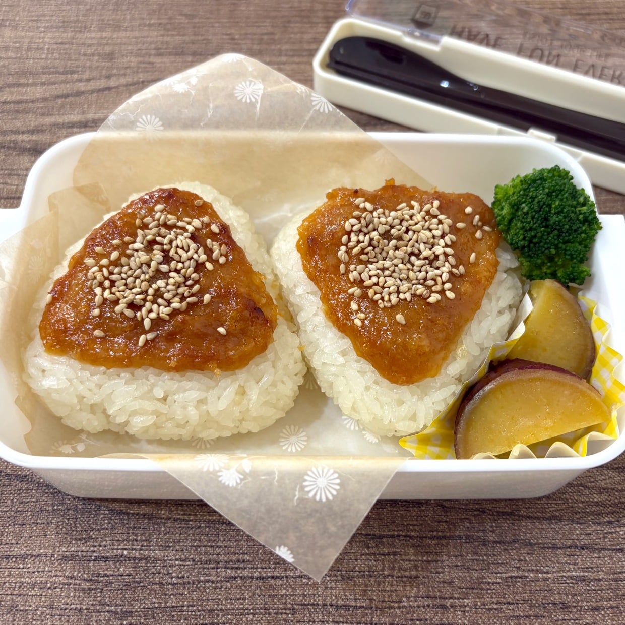 片手でさっと栄養補給。味噌とごはんを組み合わせる“アレンジおにぎり”「香りが最高」「子どもウケ抜群」