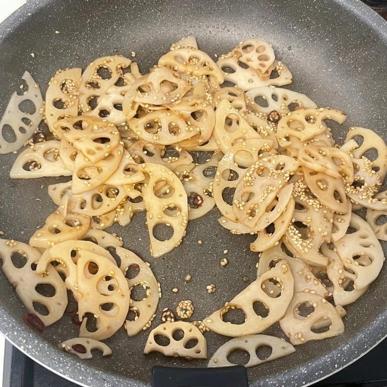 いつもの「きんぴら」に小さじ1のごま油を入れるとクセになる味に「10分で完成」