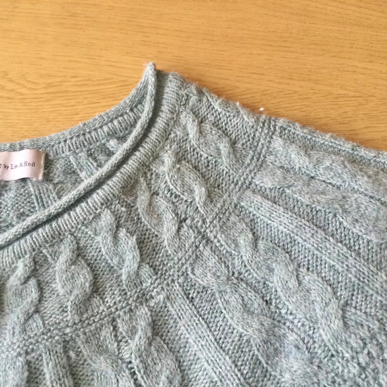  “毛玉だらけの服”一つずつ取るのはもう面倒だよ→軽くなぞるだけでふわっと取れる【画期的アイテム】 