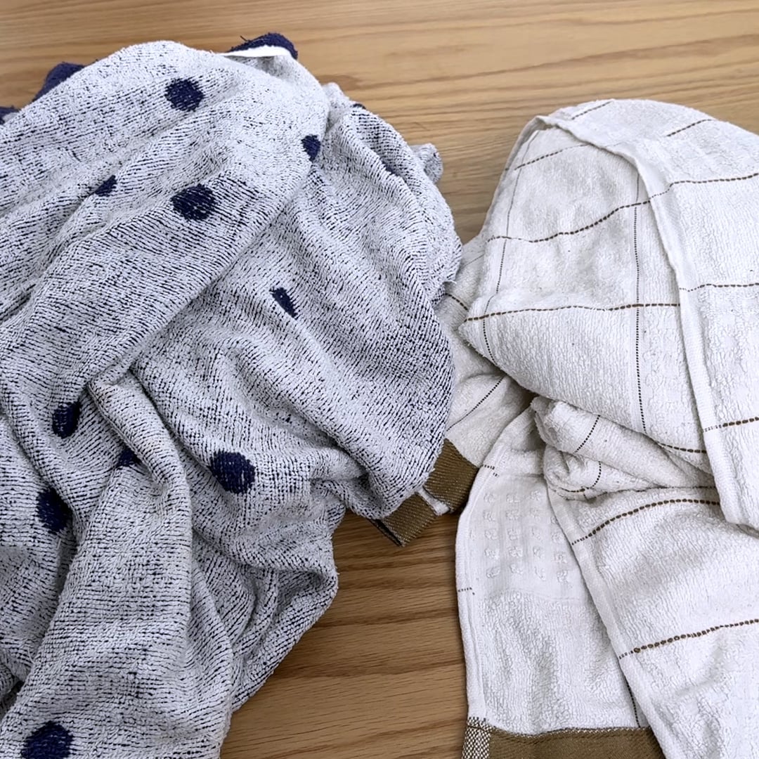 つけ置きしたらみるみる黄ばむ…。ひと夏使った「タオルケット」の【汗・皮脂汚れ】の洗濯術