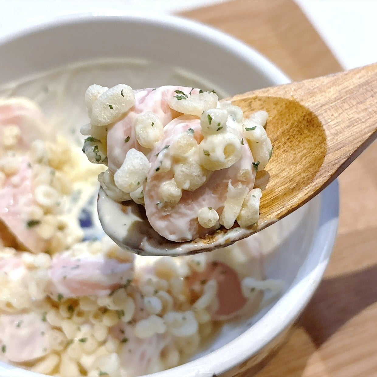  【たった1分】魚肉ソーセージとマヨソースで再現した“エビマヨ風レシピ”「食感もいい」「混ぜるだけ」 
