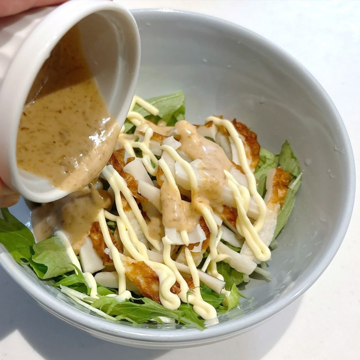 【たった1分でコクうま】「ごまドレ1：マヨ1」が黄金比だった。ちくわと水菜の食卓にあると嬉しいサラダ