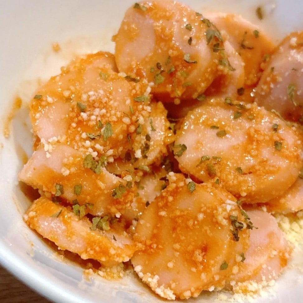  「1分で完成した」包丁をつかわない魚肉ソーセージの“イタリアン風おかず” 