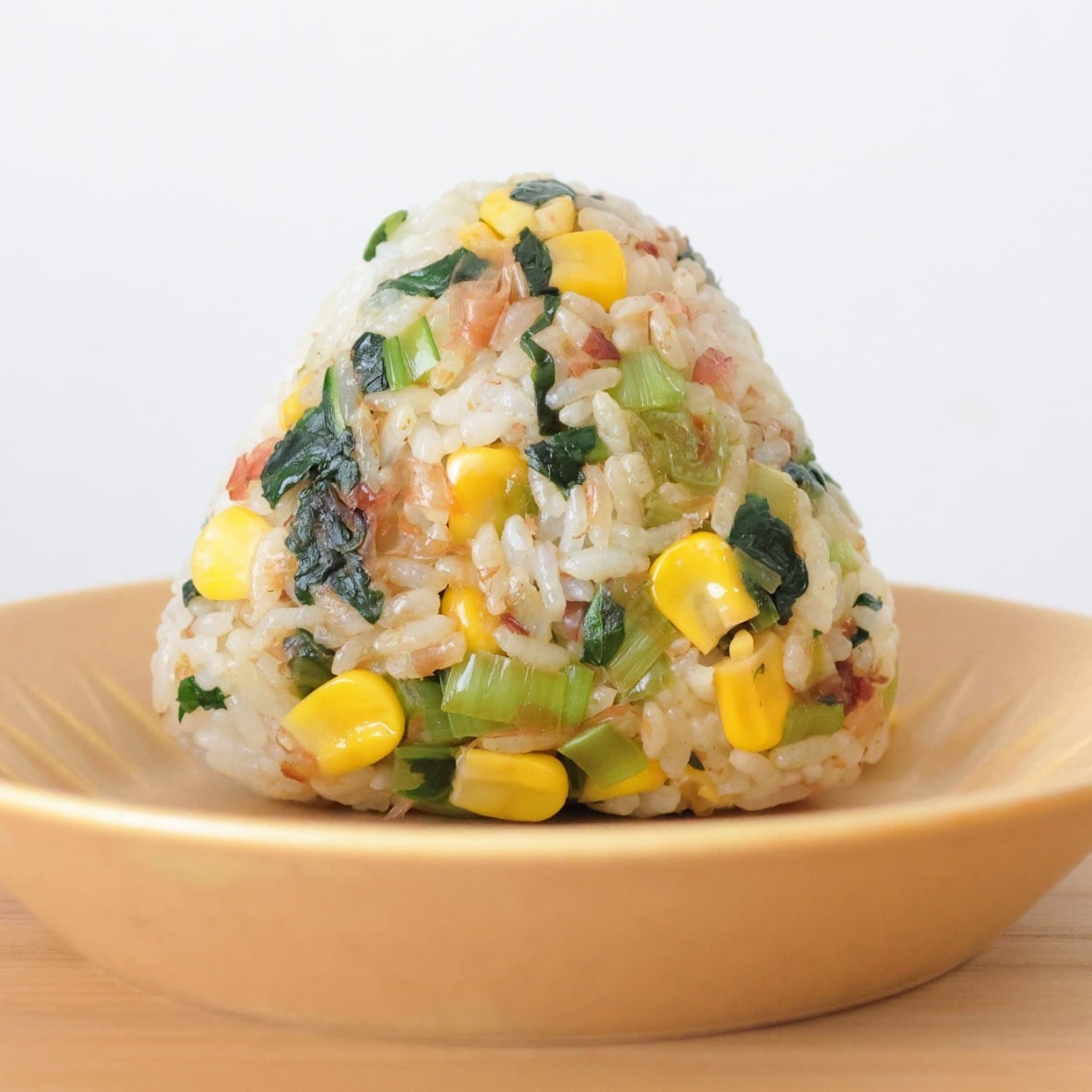 朝「おにぎり」に3つ入れるだけ！食物繊維も摂れる「子どもがよろこぶ」アレンジ