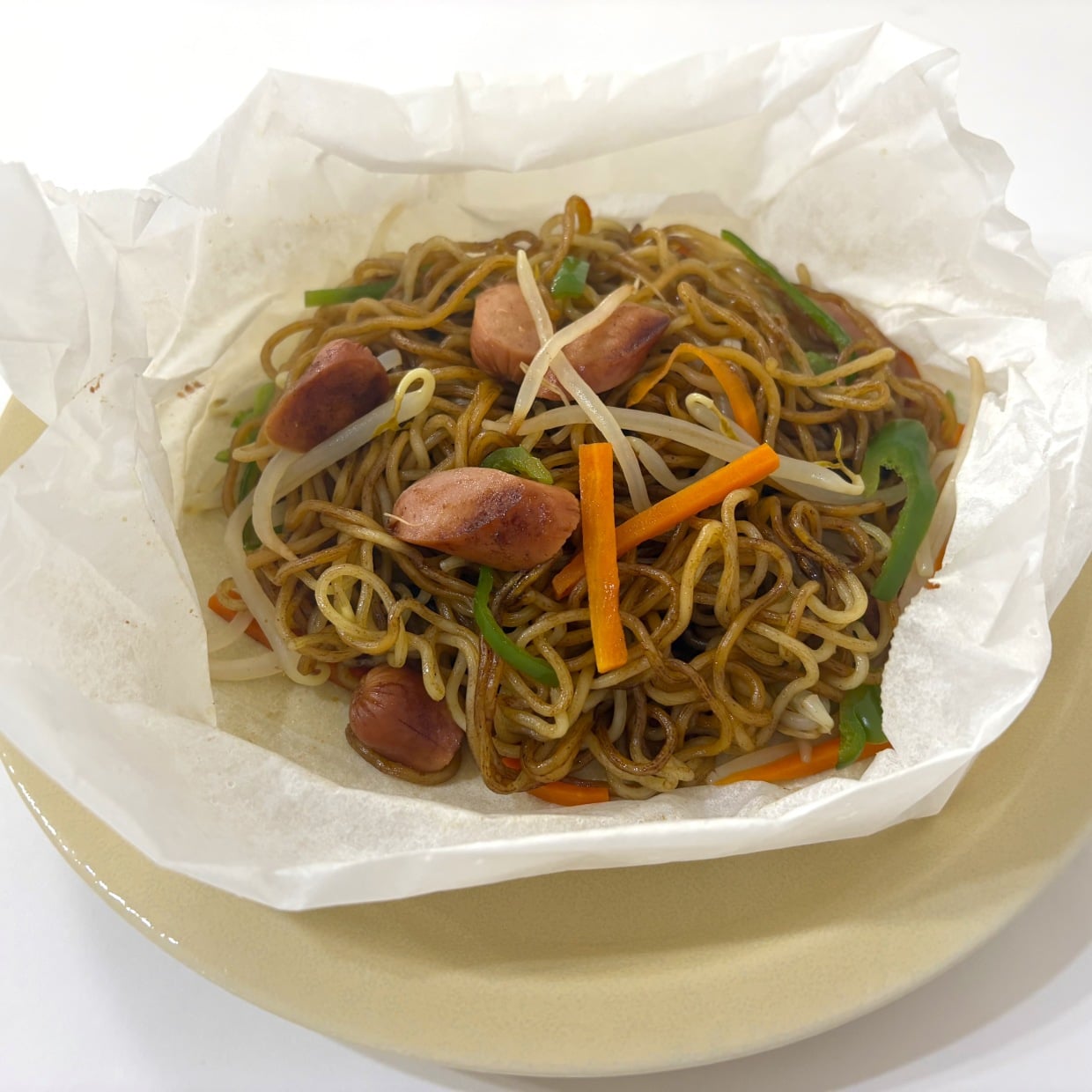  フライパンなしで「焼きそば」完成！包んでレンチンしてみたら断然ラクだった「1食作るのにちょうどいい」 
