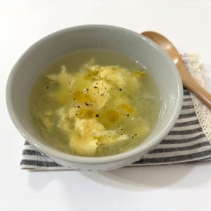 「切る工程ゼロ！」「野菜たーっぷり」セブンの「千切りキャベツ」でアレンジ【ラクうま中華風卵スープ】