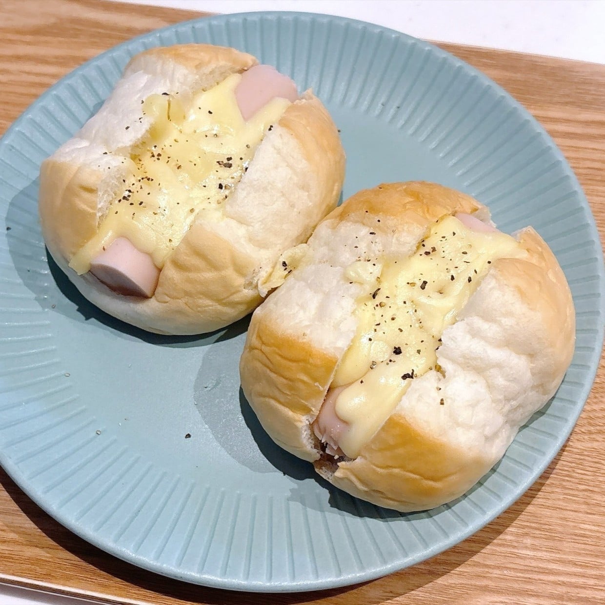 【忙しい朝でも1分で完成】魚肉ソーセージとチーズの絡みが最高の【ロールドッグ】「朝の定番になりそう」