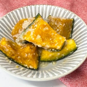 【5分で完成】えー!!新しい！煮ない！醤油で食べない！“かぼちゃ”の新しい食べ方「好きな味だ」