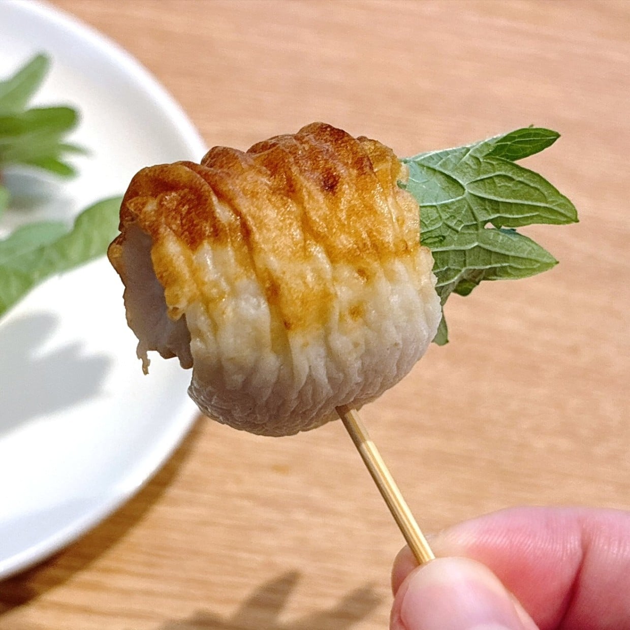 【1分時短レシピ】ちくわと大葉をくるくる巻いていくと…？「1つ食べたら止まらない」「マヨと相性いい」