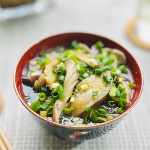 いつもの「みそ汁」に3つ入れるだけ！食物繊維やビタミンD、Kもとれる腸がよろこぶレシピ