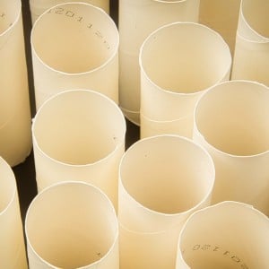 「トイレットペーパーの芯」ってなんで空洞なの？意外と知らない理由があった「納得した」
